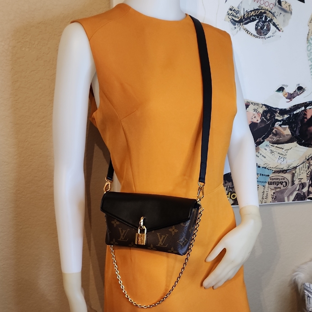 EXCELLENT CONDITION LOUIS VUITTON LV PADLOCK ON STRAP MONOGRAM NOIR CROSSBODY